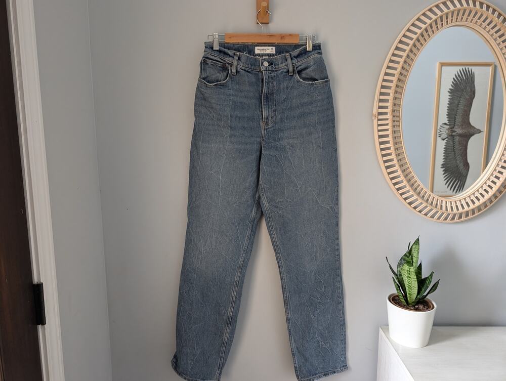 ABERCROMBIE & FITCH The 90s Straight Ultra High Rise Curve Love Jeans 29L 8 NWOT